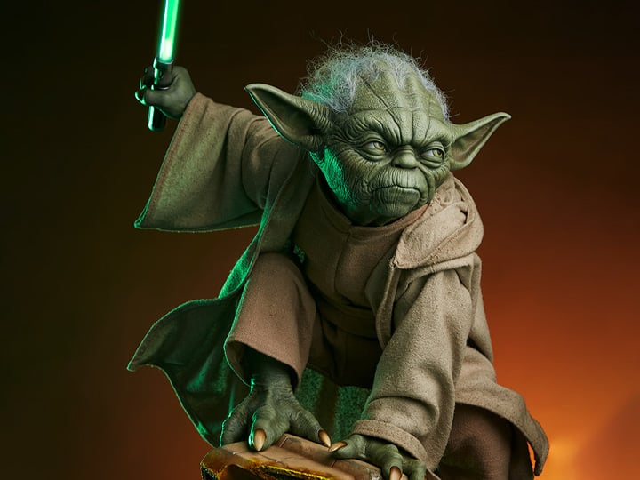 Star Wars Legendary Scale Yoda (Attack of the Clones) Gallery Image 1