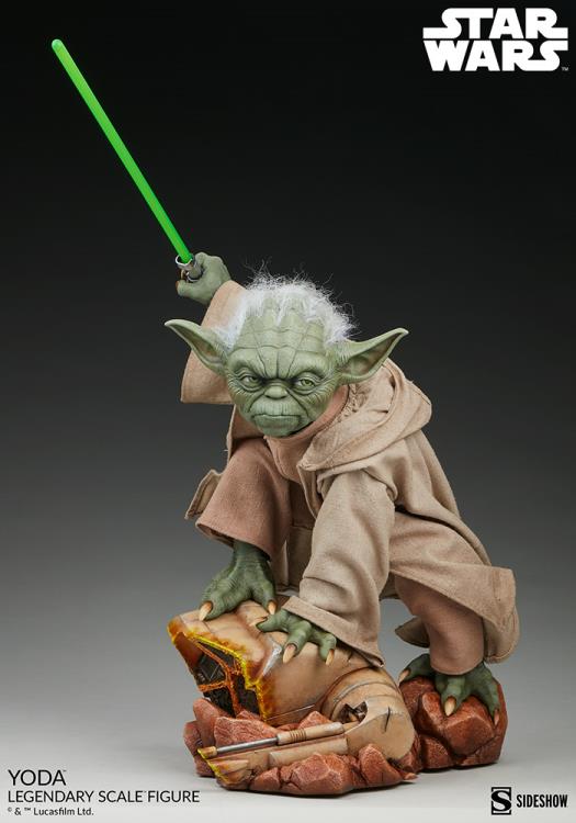 Star Wars Legendary Scale Yoda (Attack of the Clones) Gallery Image 3