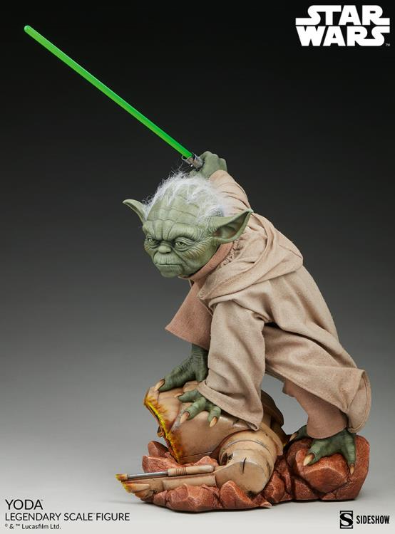 Star Wars Legendary Scale Yoda (Attack of the Clones) Gallery Image 4