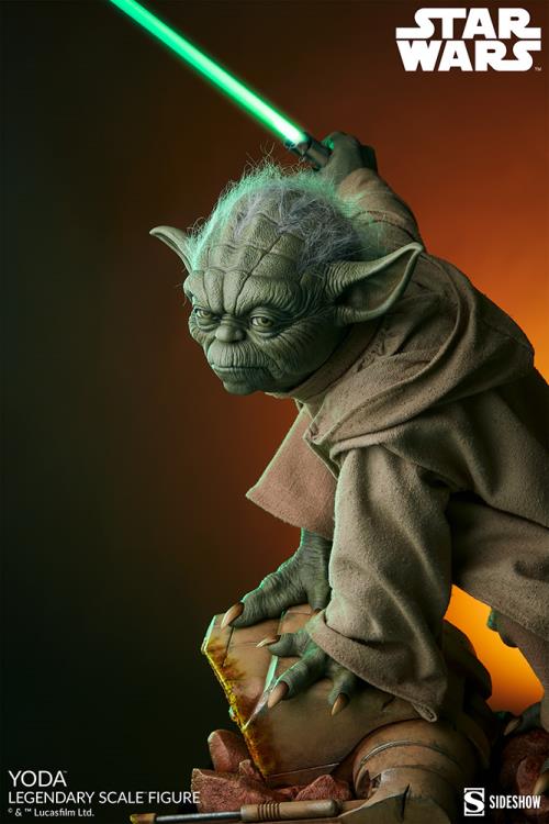 Star Wars Legendary Scale Yoda (Attack of the Clones) Gallery Image 16
