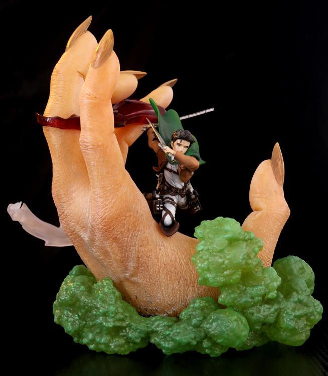 Attack on Titan Levi Ackerman vs Beast Titan 1/10 Scale Diorama Gallery Image 5