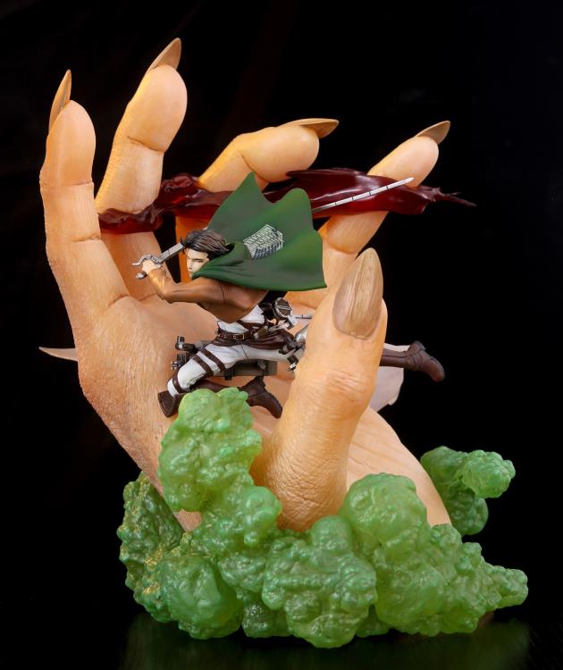 Attack on Titan Levi Ackerman vs Beast Titan 1/10 Scale Diorama Gallery Image 3