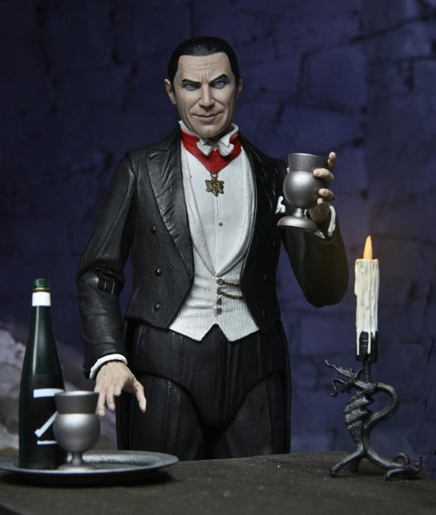Universal Monsters Ultimate Dracula (Transylvania) Figure Gallery Image 16