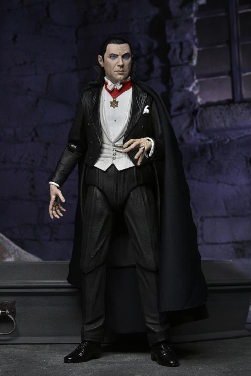 Universal Monsters Ultimate Dracula (Transylvania) Figure Gallery Image 10