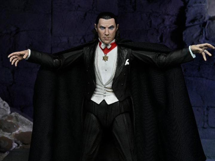 Universal Monsters Ultimate Dracula (Transylvania) Figure Gallery Image 1