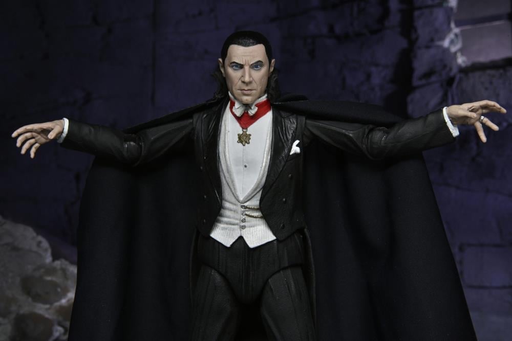 Universal Monsters Ultimate Dracula (Transylvania) Figure Gallery Image 14