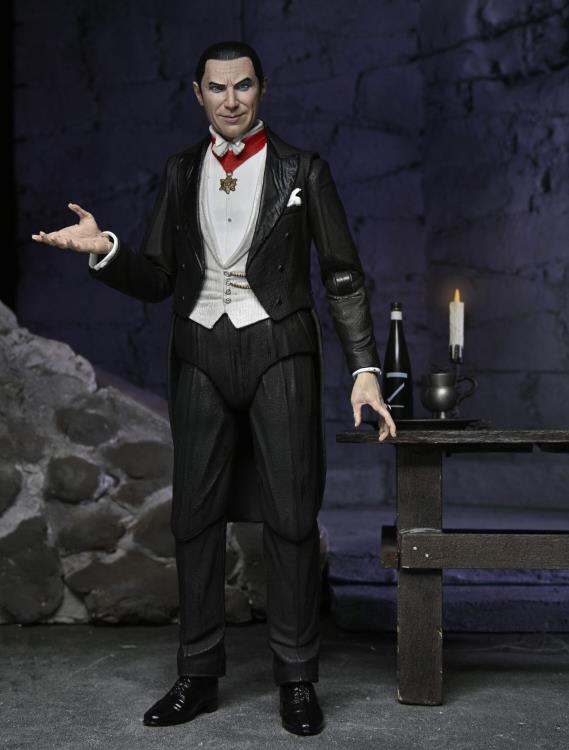 Universal Monsters Ultimate Dracula (Transylvania) Figure Gallery Image 3