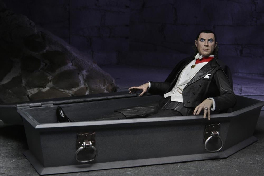 Universal Monsters Ultimate Dracula (Transylvania) Figure Gallery Image 11