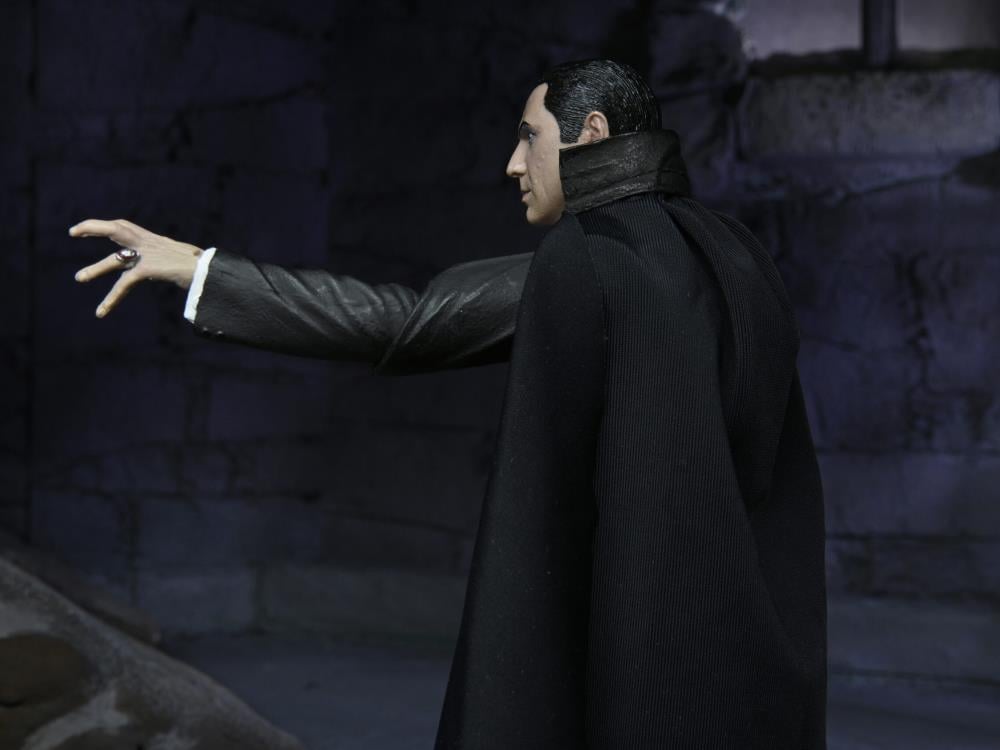 Universal Monsters Ultimate Dracula (Transylvania) Figure Gallery Image 19