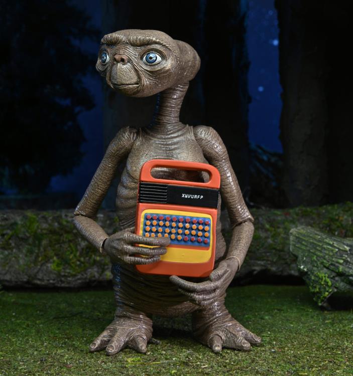 E.T. 40th Anniversary Ultimate E.T. Figure Gallery Image 4