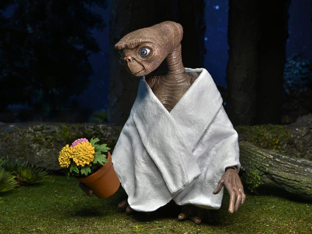 E.T. 40th Anniversary Ultimate E.T. Figure Gallery Image 5