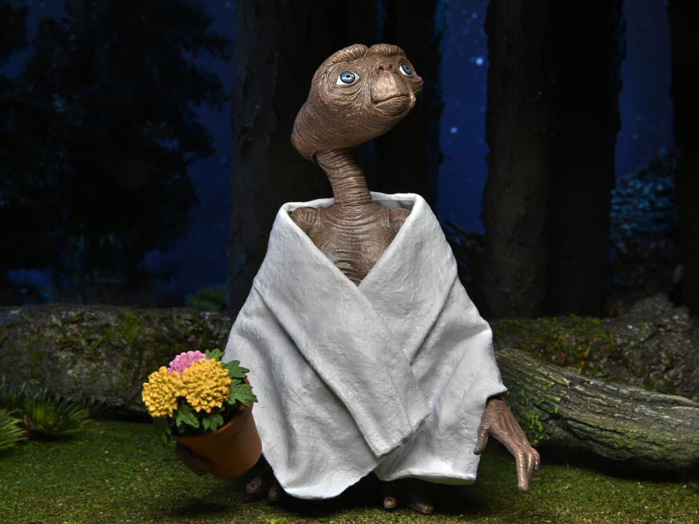 E.T. 40th Anniversary Ultimate E.T. Figure Gallery Image 14