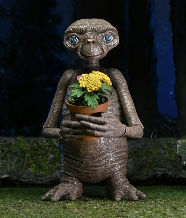 E.T. 40th Anniversary Ultimate E.T. Figure Gallery Image 6
