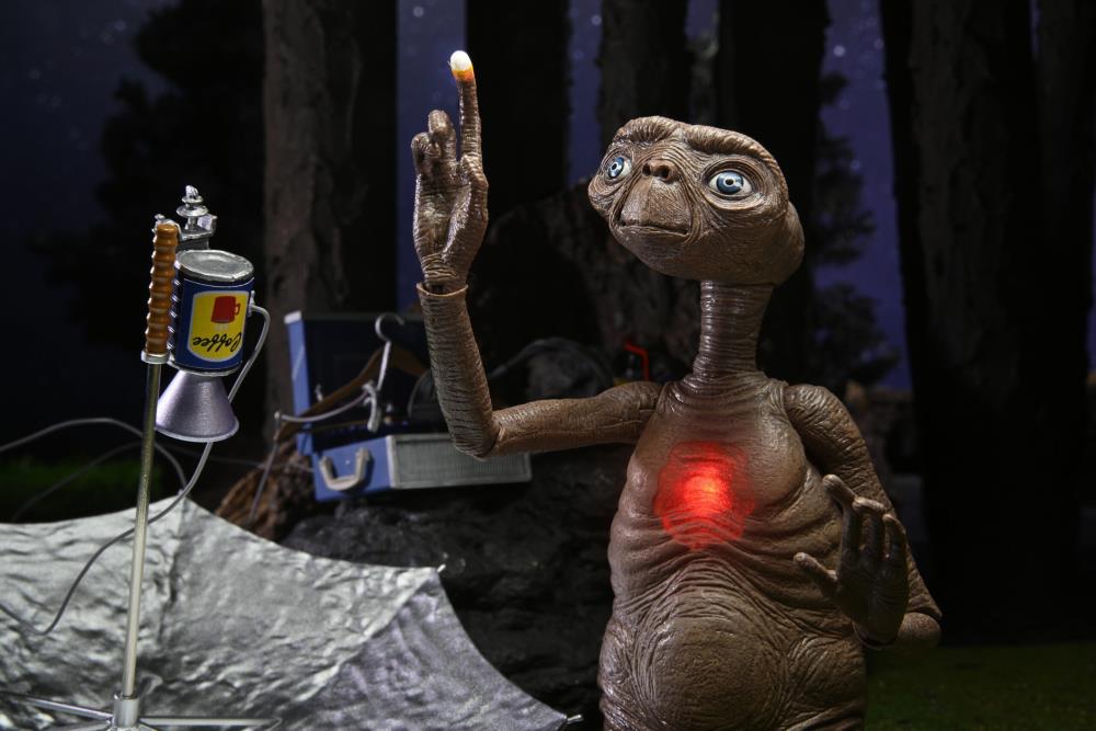 E.T. The Extra-Terrestrial 40th Anniversary Ultimate E.T. Deluxe Set Gallery Image 7