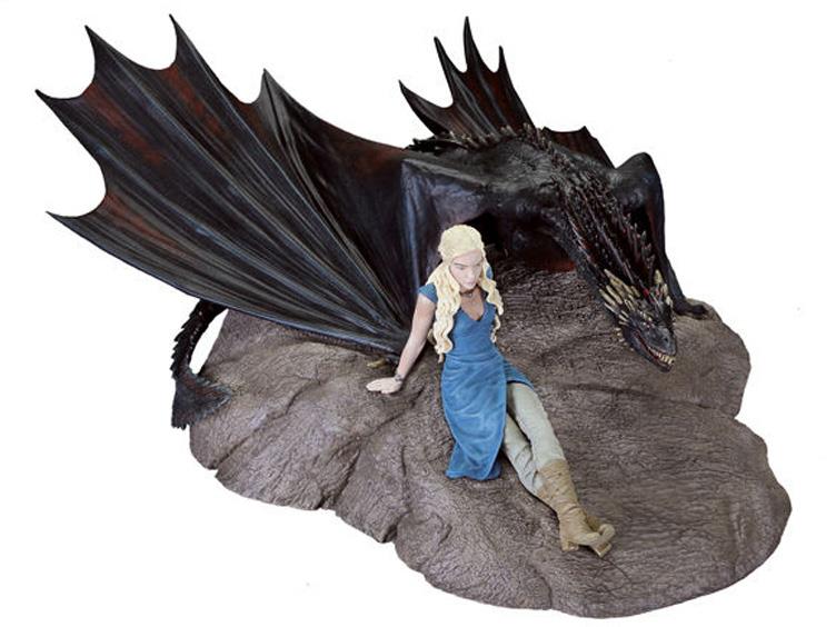 Game of Thrones - Daenerys With Drogon Statuette Gallery Image 1