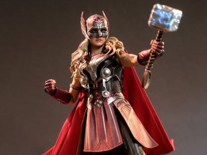 Marvel Thor フィギュア　ホットトイズ Thor Sixth Scale Figure by Hot Toys | Sideshow Collectibles