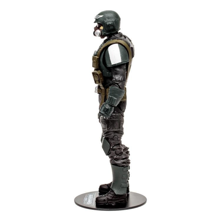 Warhammer 40,000 Darktide Veteran Guardsman Action Figure Gallery Image 6