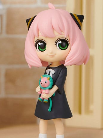 Spy x Family Q Posket Anya Forger II (Ver.A) Gallery Image 2