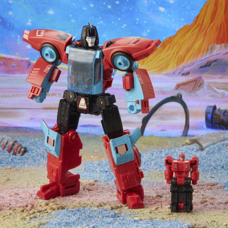 Transformers: Legacy Deluxe Autobot Pointblank & Peacemaker Gallery Image 4