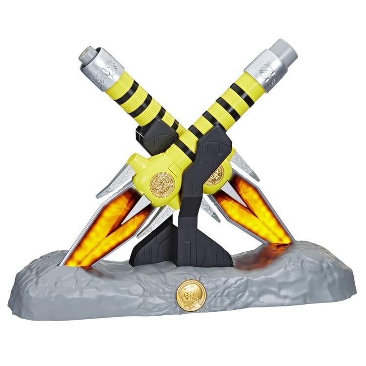 Mighty Morphin Power Rangers Lightning Collection Yellow Ranger Power Daggers 1/1 Scale Replicas Gallery Image 3
