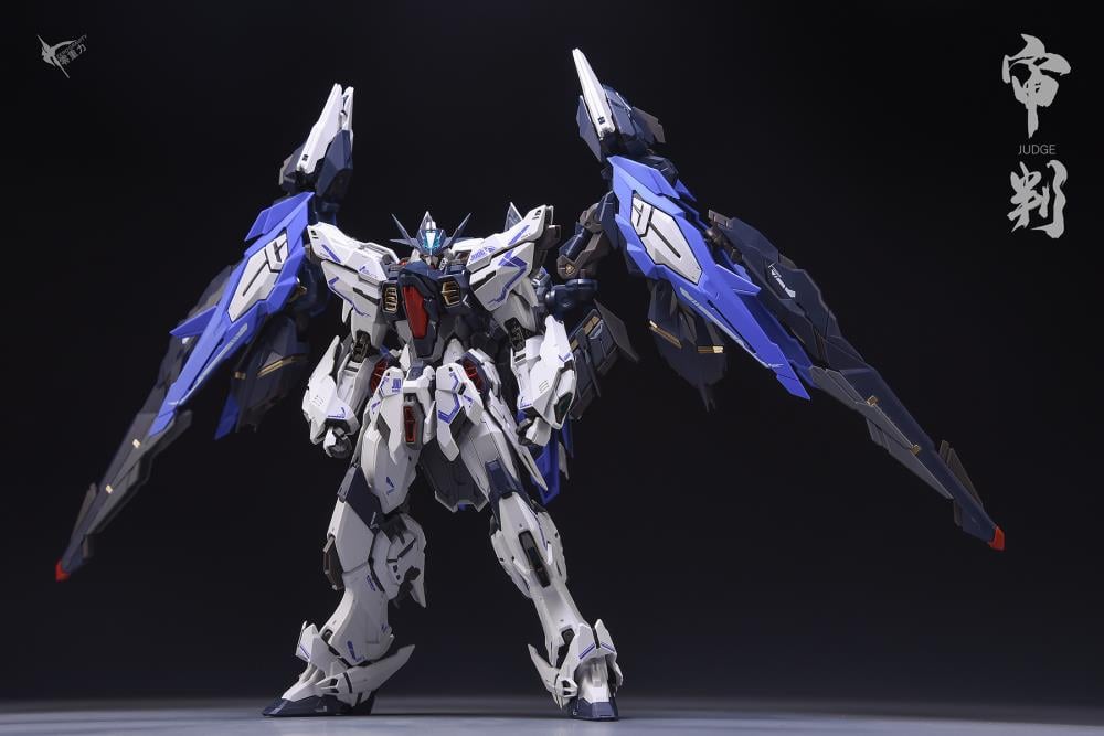 Moonlight Judge 1/100 Scale Model Kit Gallery Image 4