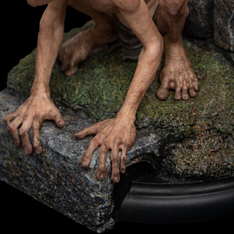 The Lord of the Rings Gollum Guide to Mordor Miniature Statue Gallery Image 6