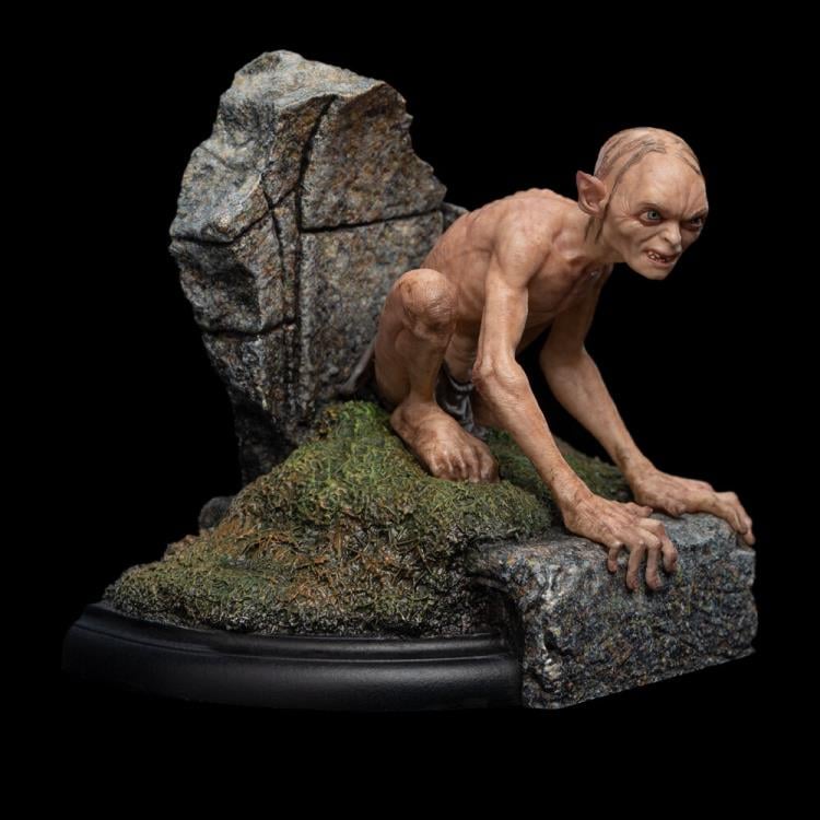 The Lord of the Rings Gollum Guide to Mordor Miniature Statue Gallery Image 3