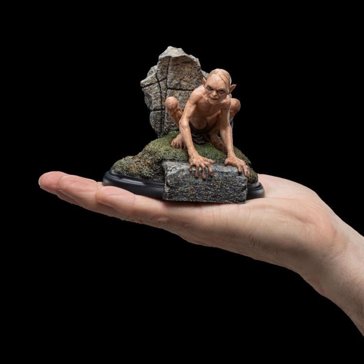The Lord of the Rings Gollum Guide to Mordor Miniature Statue Gallery Image 8