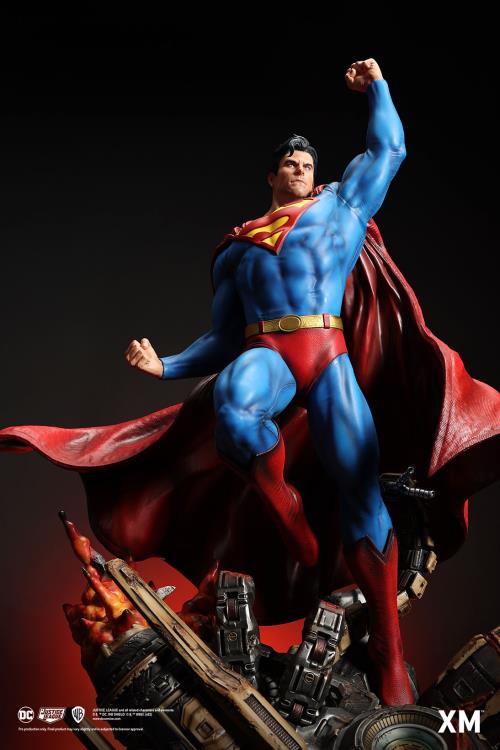 DC Comics Classic Series Superman 1/6 Scale Limited Edition Statue Gallery Image 7