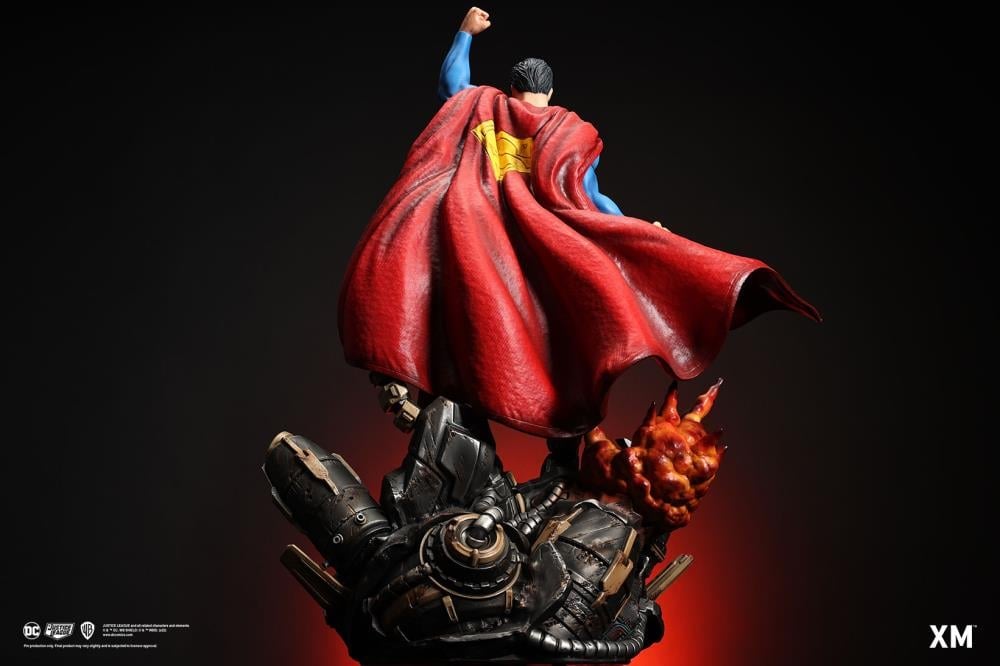 DC Comics Classic Series Superman 1/6 Scale Limited Edition Statue Gallery Image 6