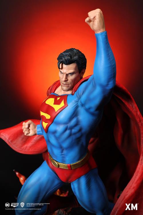 DC Comics Classic Series Superman 1/6 Scale Limited Edition Statue Gallery Image 9
