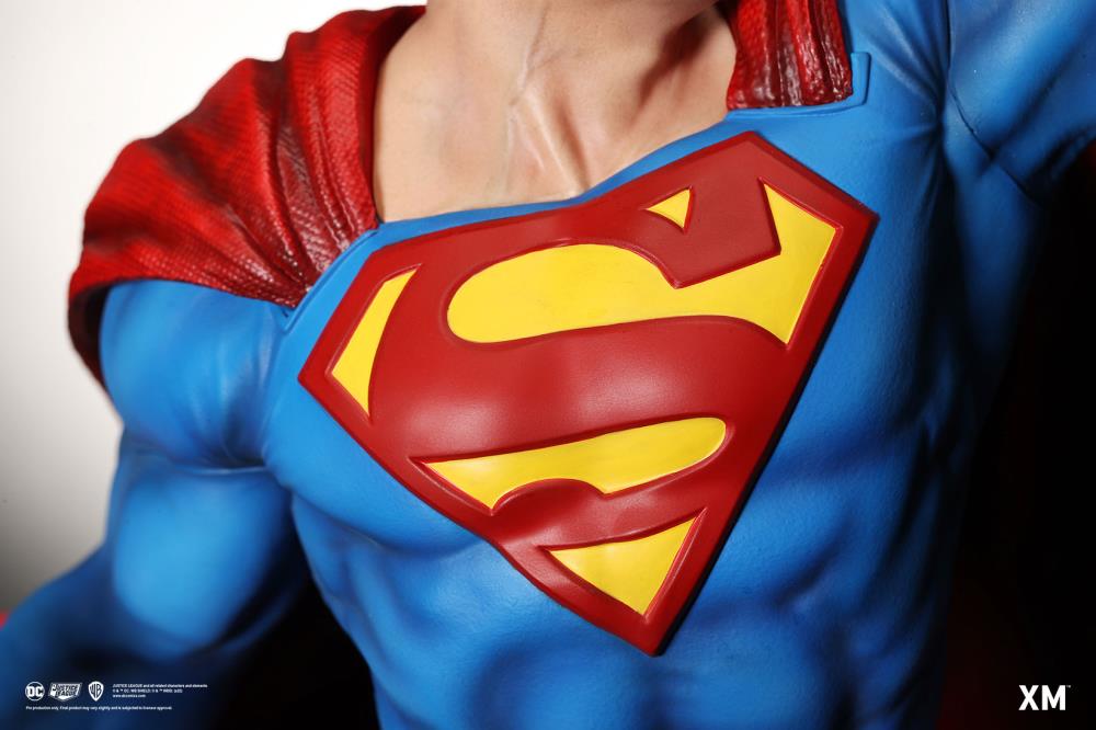 DC Comics Classic Series Superman 1/6 Scale Limited Edition Statue Gallery Image 11