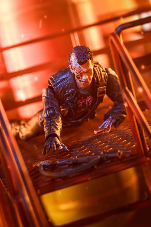 MAFEX No. 191 Battle Damaged Terminator T-800 Figure