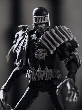 2000 AD Exquisite Mini Series Judge Death (Black & White) 1:18 Scale PX Previews Exclusive Figure Gallery Image 2