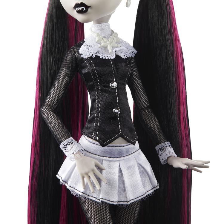 Monster High Reel Drama Draculaura Doll Gallery Image 4