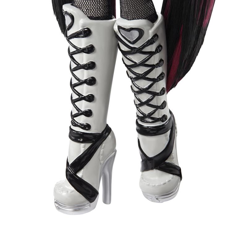 Monster High Reel Drama Draculaura Doll Gallery Image 5