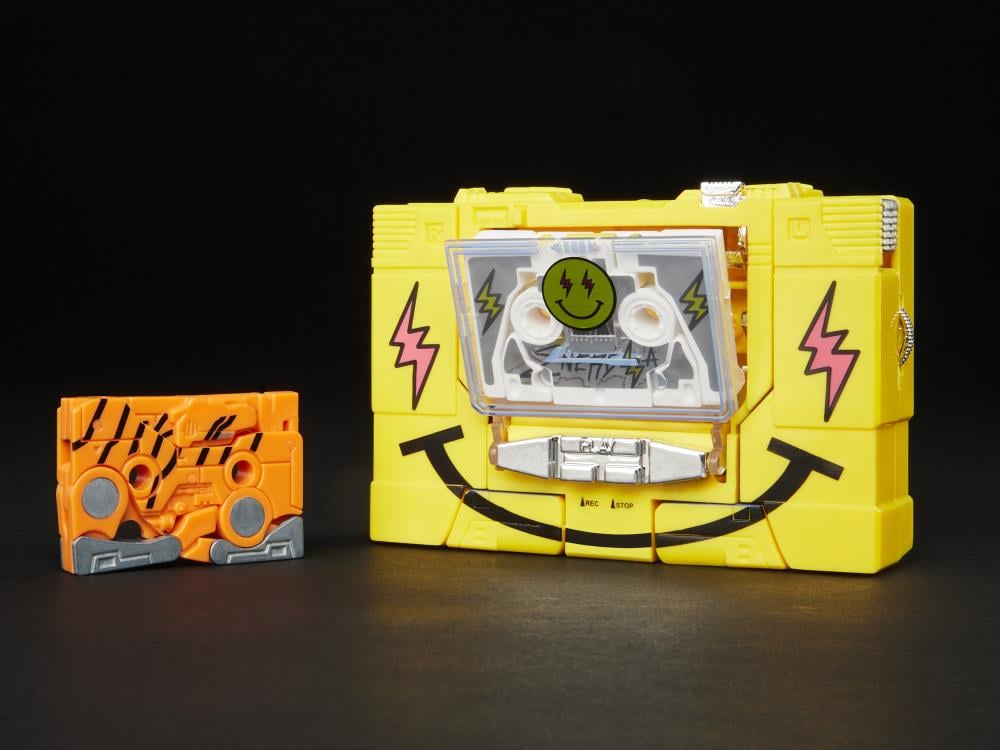 Transformers Collaborative J. Balvin x Transformers Voyager J. Balvitron Exclusive Figure Gallery Image 11