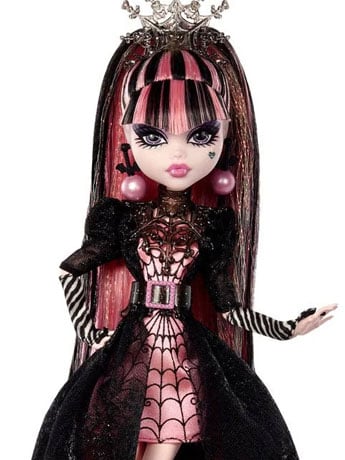 Monster High Howliday Winter Edition Draculaura Doll Gallery Image 2