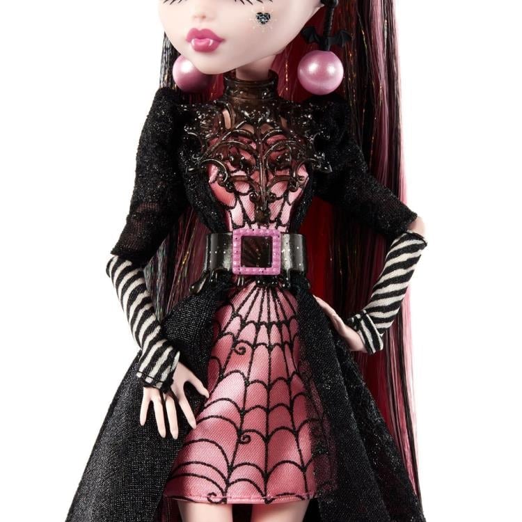 Monster High Howliday Winter Edition Draculaura Doll Gallery Image 6
