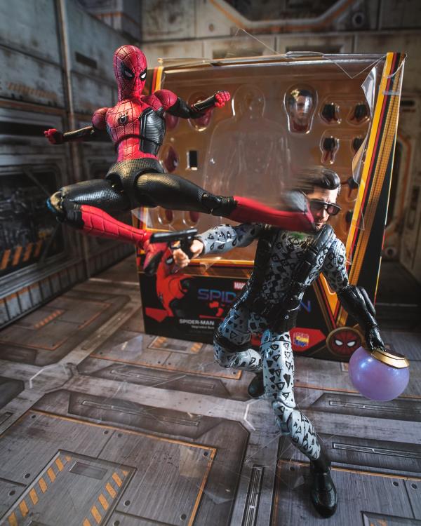 Spider-Man: No Way Home MAFEX No.194 Spider-Man (Upgraded Suit) Action Figure Gallery Image 13