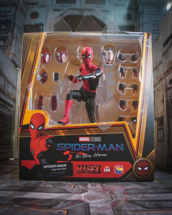 Spider-Man: No Way Home MAFEX No.194 Spider-Man (Upgraded Suit) Action Figure Gallery Image 12