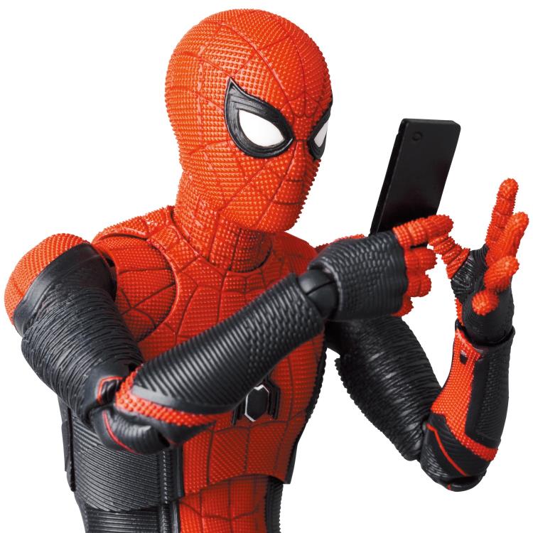 Spider-Man: No Way Home MAFEX No.194 Spider-Man (Upgraded Suit) Action Figure Gallery Image 10