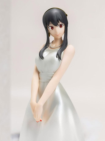 Spy x Family Yor Forger (Party) Premium Figure Gallery Image 2