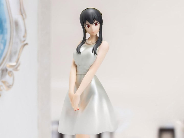 Spy x Family Yor Forger (Party) Premium Figure Gallery Image 1