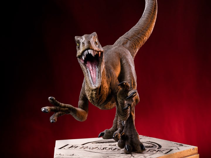 Jurassic Park Icons Velociraptor (A) Statue Gallery Image 1