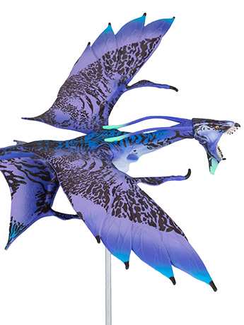 Avatar: The Way of Water World of Pandora Mountain Banshee (Purple) Figure Gallery Image 2