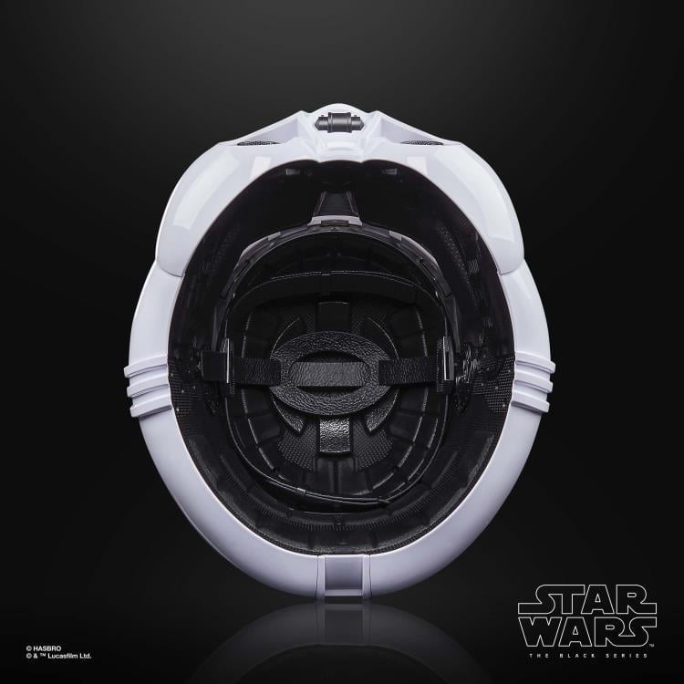 Star Wars: The Black Series Phase II Clone Trooper 1:1 Scale Wearable Electronic Helmet Gallery Image 6