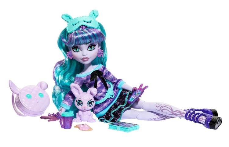 Monster High Creepover Party Twyla Doll Gallery Image 8