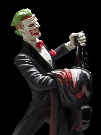 DC Comics DC Designer Series The Joker & Batsuit Limited Edition Statue (Greg Capullo) Gallery Image 2