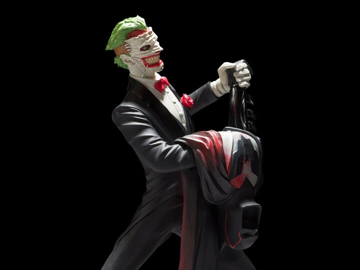 DC Comics DC Designer Series The Joker & Batsuit Limited Edition Statue (Greg Capullo) Gallery Image 1